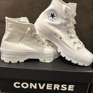 NEW CONVERSE WOMENS CHUCK TAYLOR ALL STAR LUGGED HIGH TOP SNEAKER